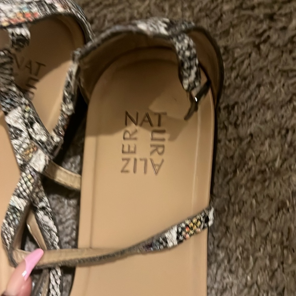 Ladies sandal - Picture 2 of 3